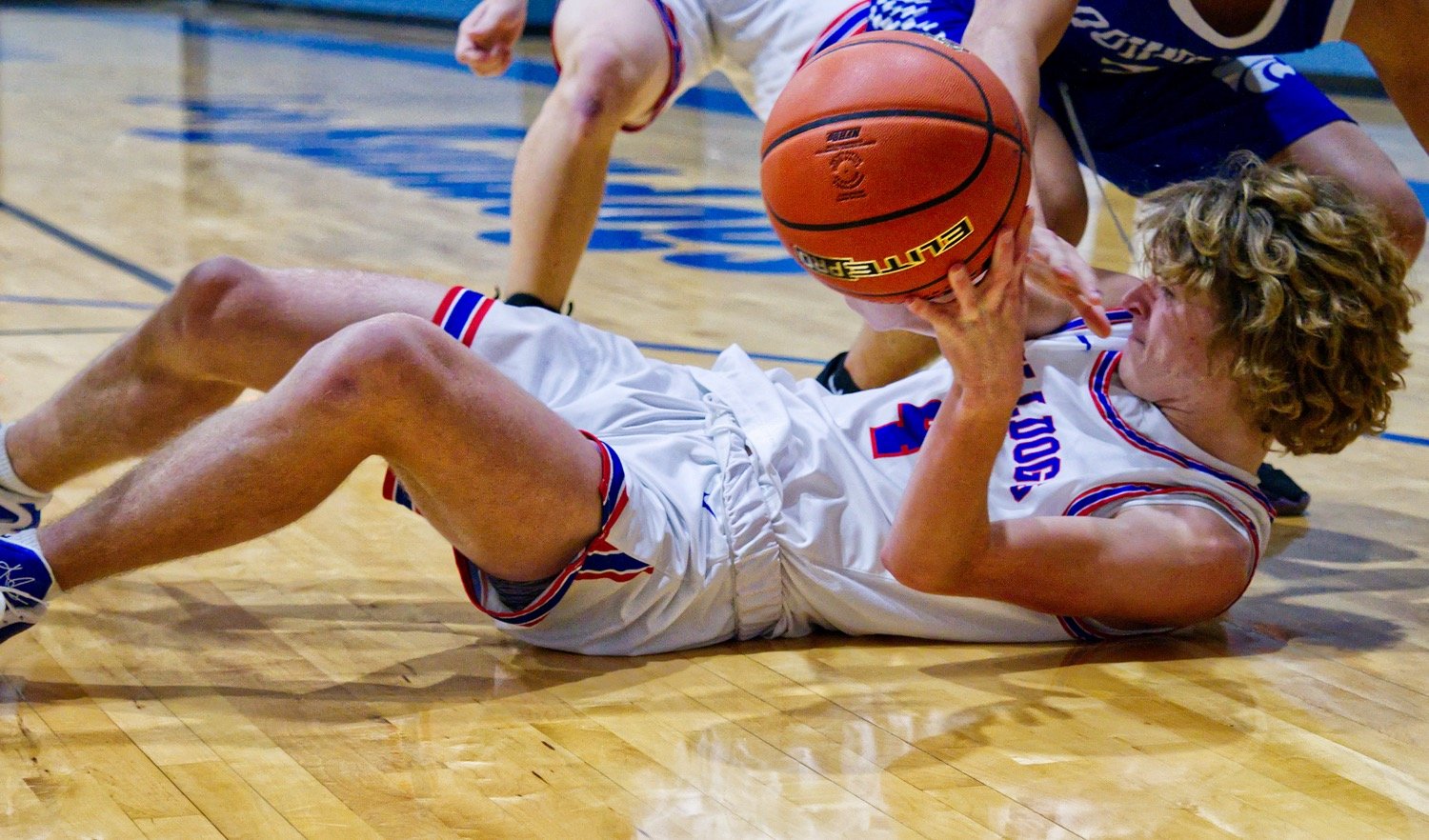 Carter Smith puts in floor time to secure the loose ball. [see more shots, buy basketball photos]